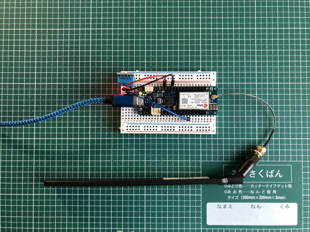 Assembled and powered MKR GSM 1400 x DHT11 board