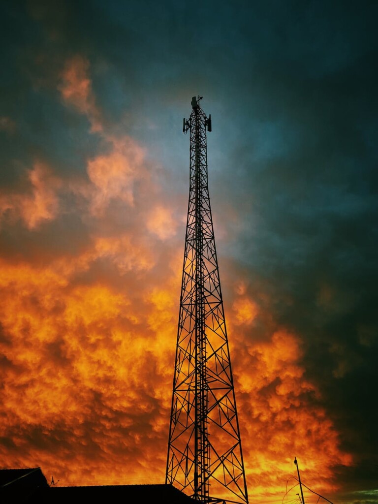 Cell tower, Sunset of 3G