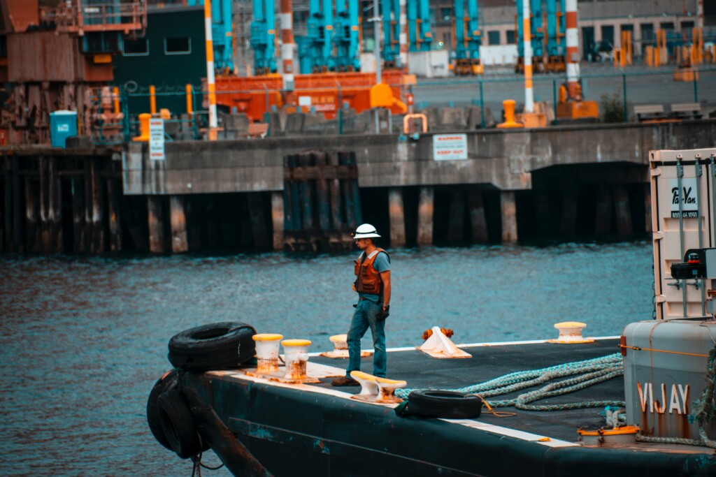 Ship worker, Photo by Andy Li