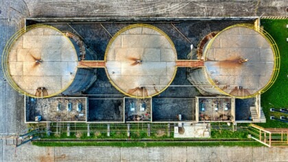 Oil production, photo by Tom Fisk