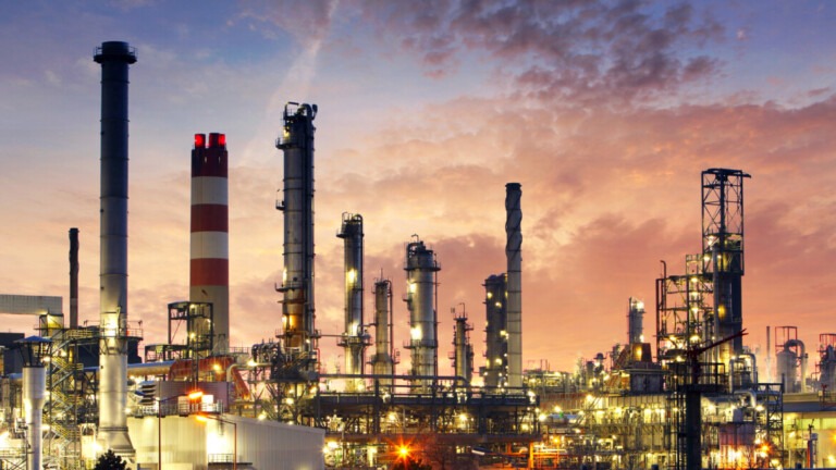 Oil refinery, oil and gas, predictive maintenance, image by Adobe Stock